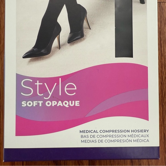 NIB Sigvaris Soft Opaque Women's Knee High 20-30mmHg Compression Hosiery - Picture 4 of 13